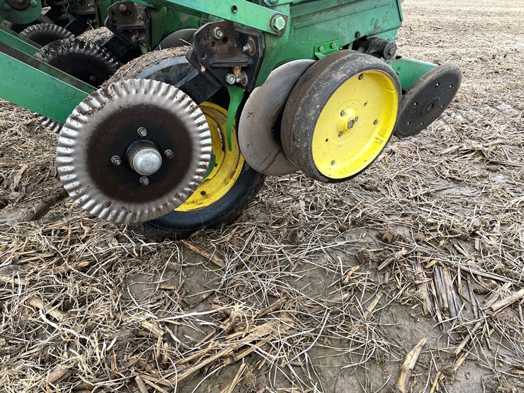 john-deere-7000-image-12