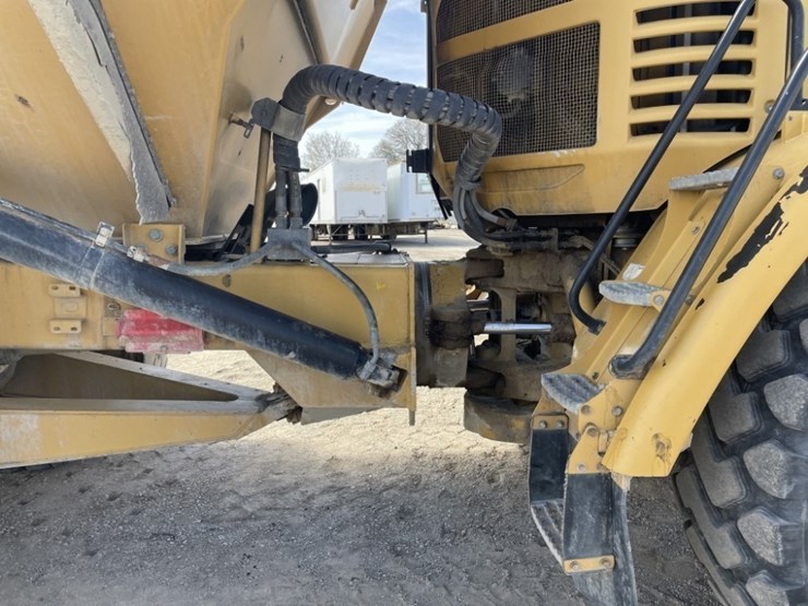 caterpillar-730-image-13