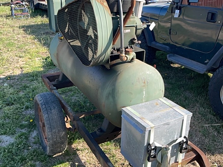 air-compressor-on-2-wheel-trailer-image-3