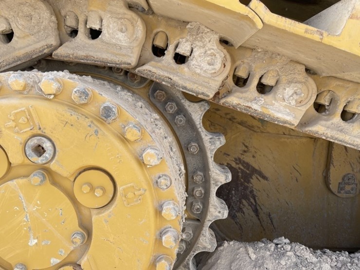 2015-caterpillar-d8t-image-28