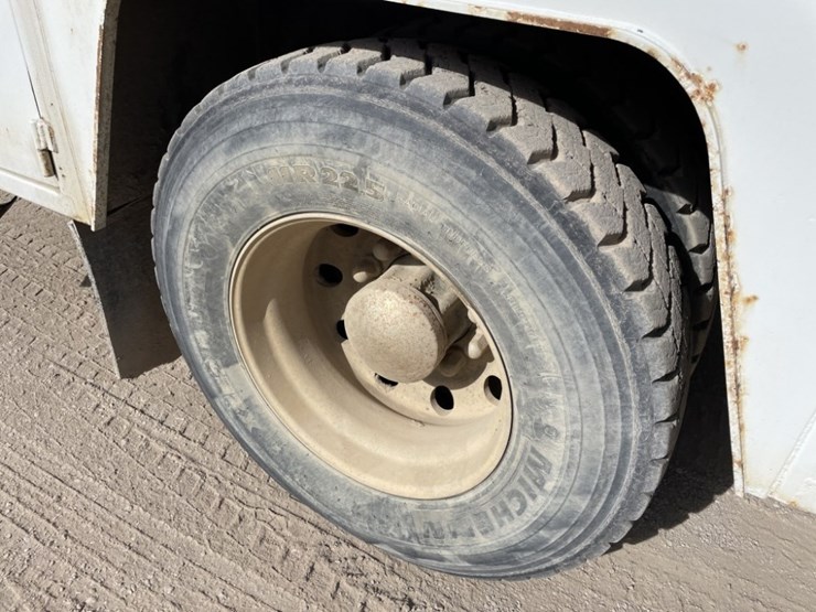 2006-kenworth-t300-image-12