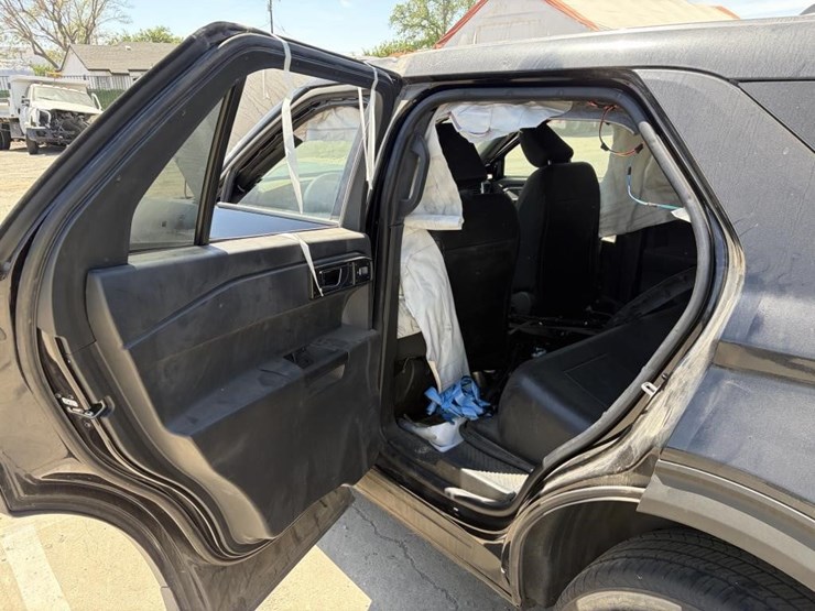 2021-ford-explorer-police-interceptor-image-17