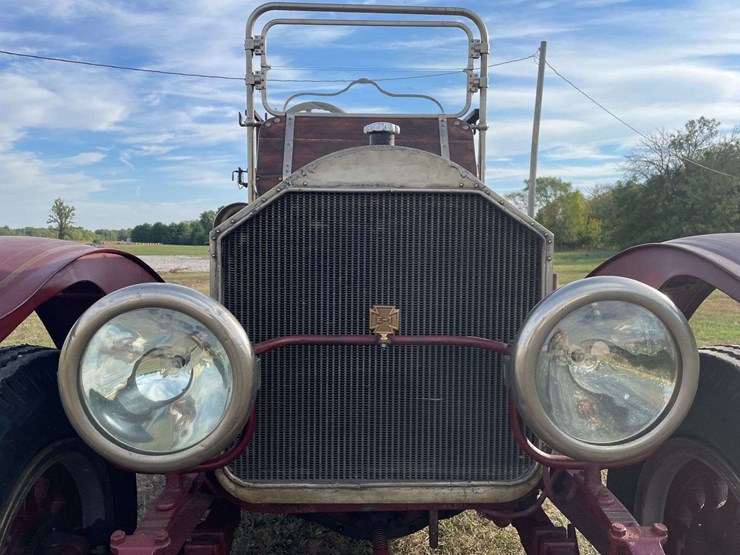 1917-american-la-france-firetruck-image-7