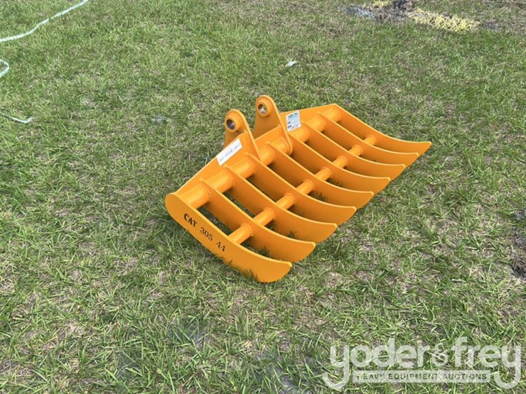 2026-caterpillar-305-image-1