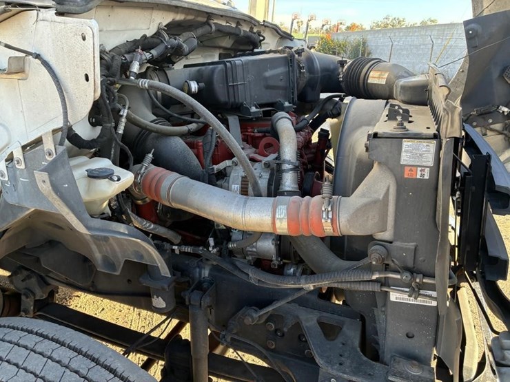 2013-ford-f650-xlt-image-10