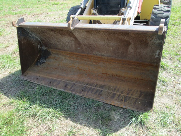 new-holland-b95b-image-27