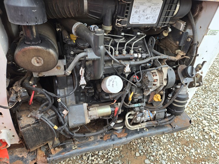 2017-bobcat-s570-image-38