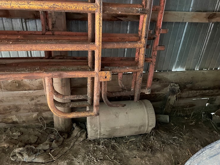 #2397-•-(7)-metal-gates-image-7