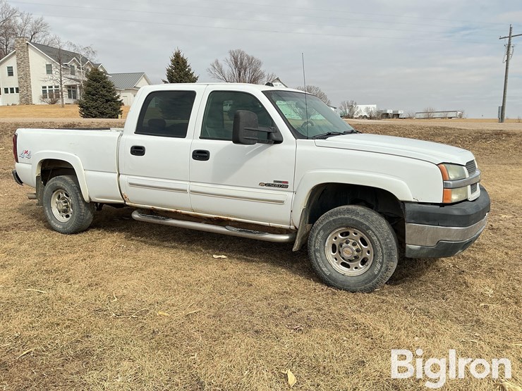 2004-chevrolet-silverado-2500-image-3