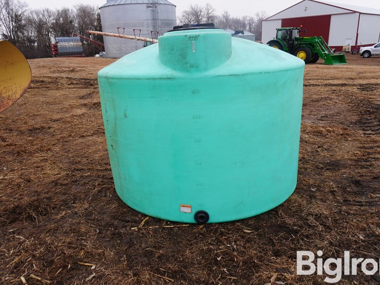 1550-gal-poly-water-tank-image-1