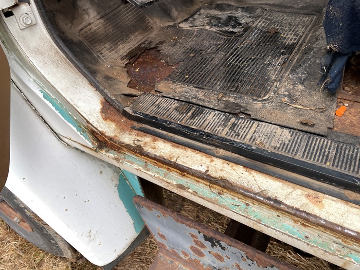 #113-•-1982-international-1754-single-axle-grain-truck-(has-wi-title)-image-56