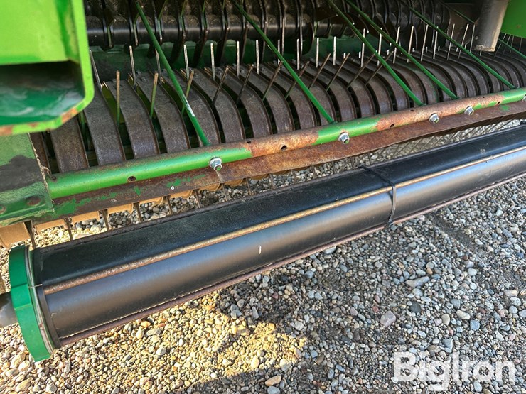 2012-john-deere-568-image-11