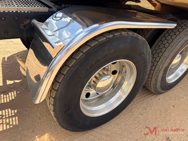 2001-mack-ch613-image-14