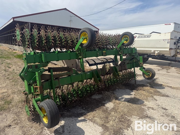 john-deere-400-image-3