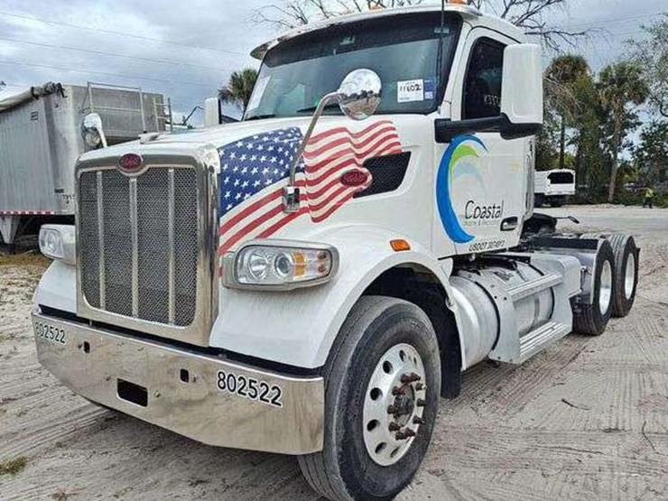 2022-peterbilt-567-image-1