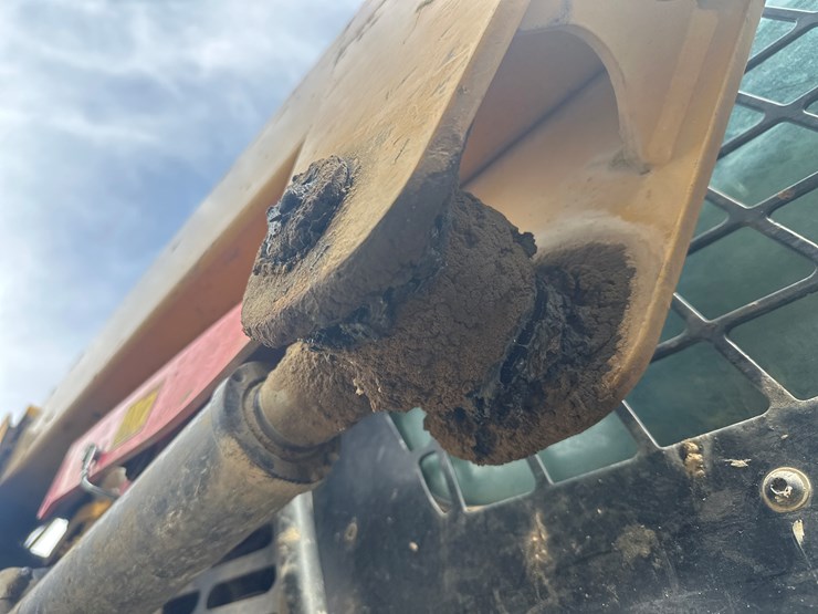 2019-caterpillar-239d-image-16