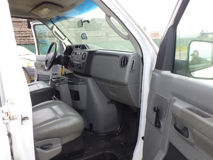 2009-ford-econoline-350-image-6