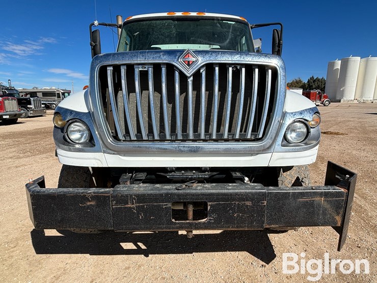 2013-international-7400-image-9