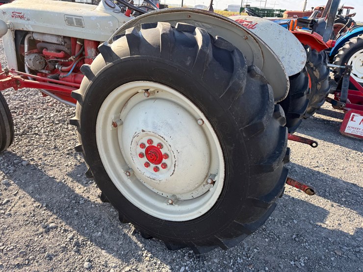 ford-tractor-image-9