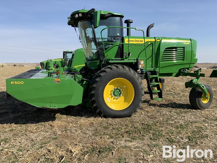 2023-john-deere-w235r-image-1