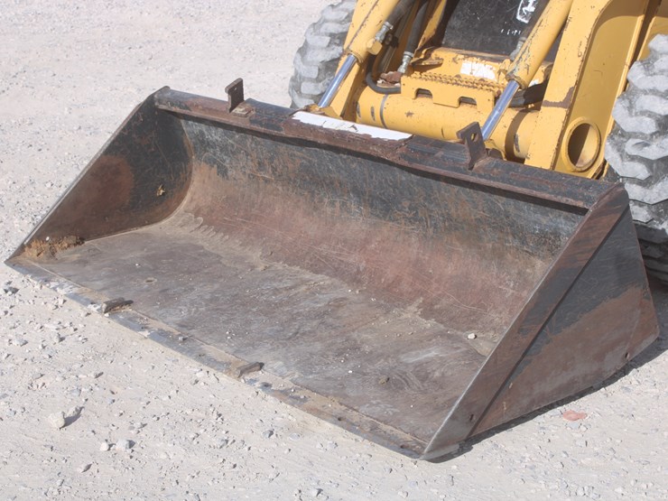 john-deere-325-image-11