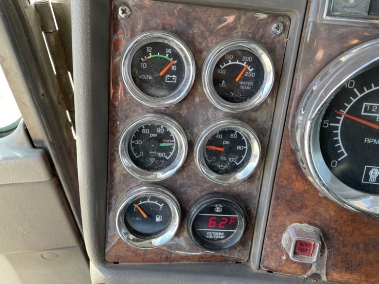 2007-kenworth-t300-image-38