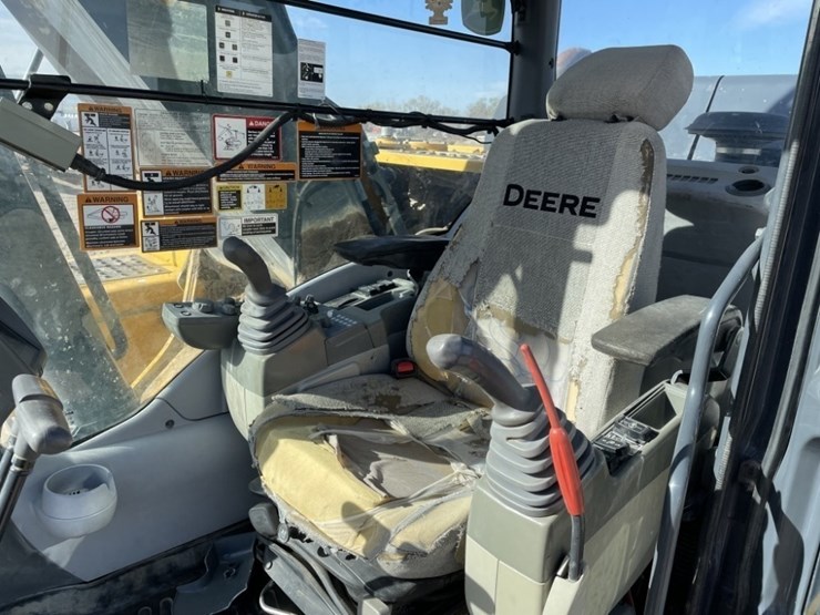 2012-deere-250g-lc-image-40