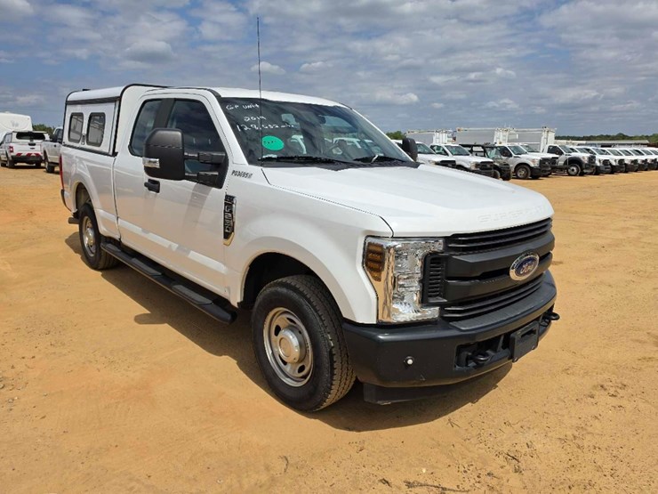 2019-ford-f250-xl-image-4