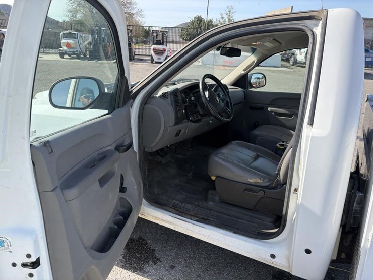 2010-chevrolet-silverado-2500-image-10