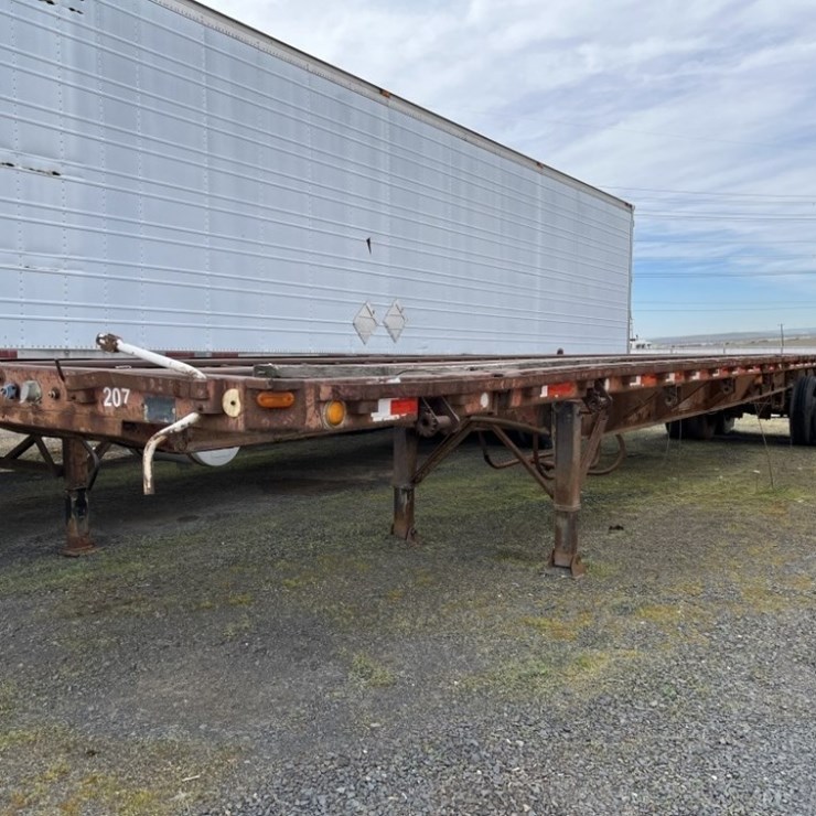 1985 UTILITY FLATBED