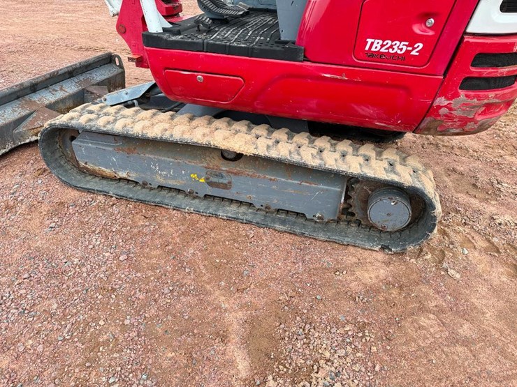 takeuchi-tb235-2-image-6