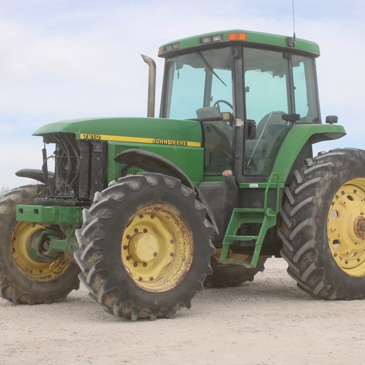JOHN DEERE 7610