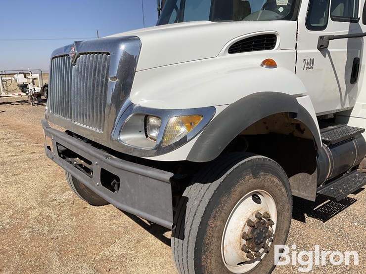 2003-international-7400-image-16