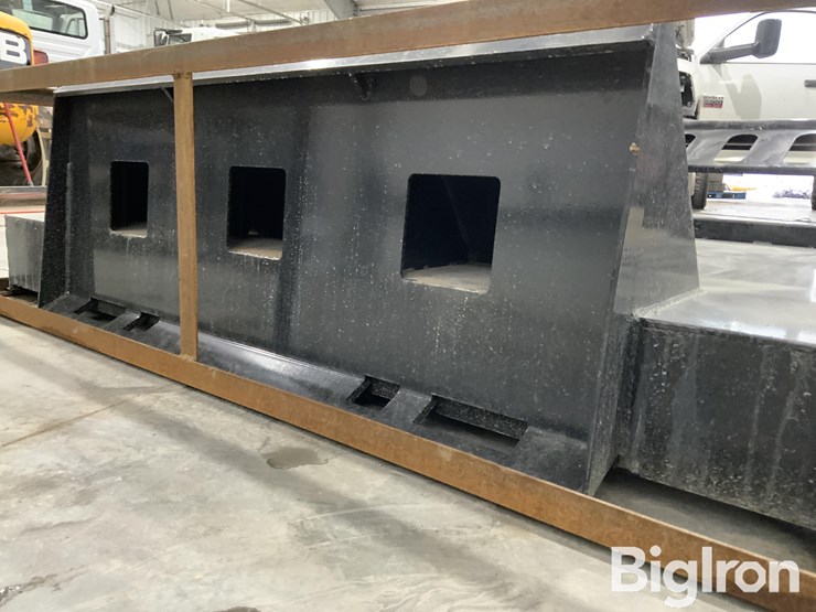 2025-massey-ferguson-730-image-9