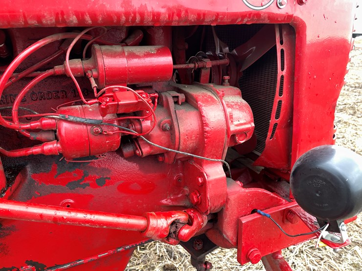 #108-•-mccormick-farmall-b-gas-tractor-image-16