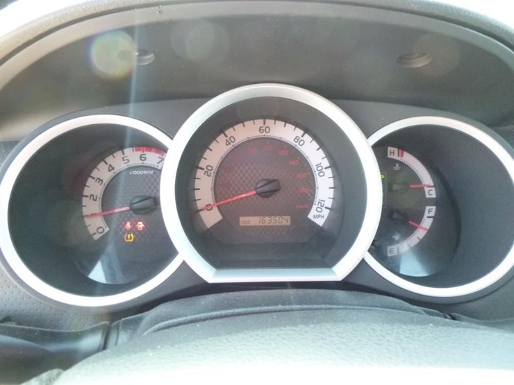 2013-toyota-tacoma-image-13