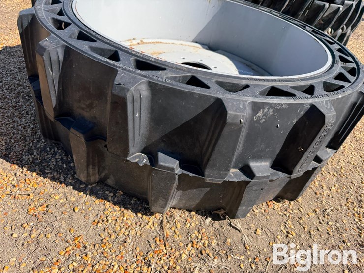 valley-revolution-47x15"-irrigation-tire-&-rim-image-15