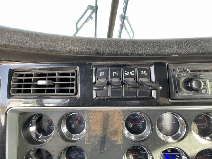 2007-kenworth-t800b-image-42