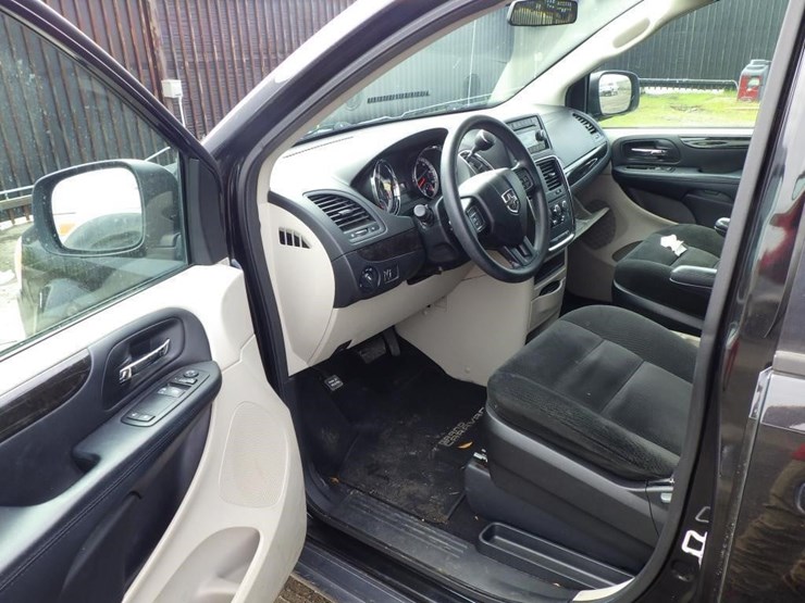 2016-dodge-grand-caravan-image-5