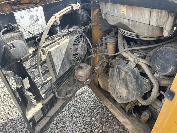 2019-caterpillar-239d-image-40