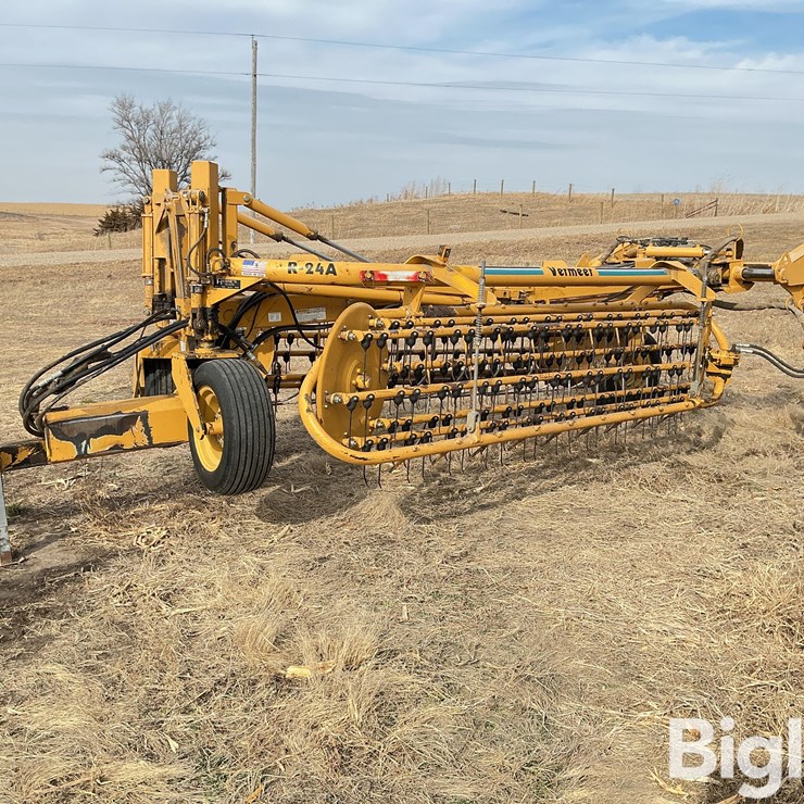 2001 VERMEER R24A