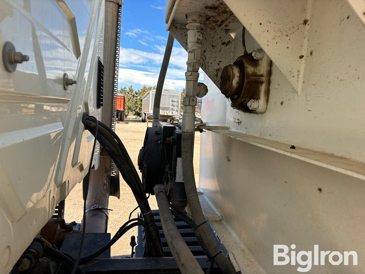 2013-international-7400-image-20