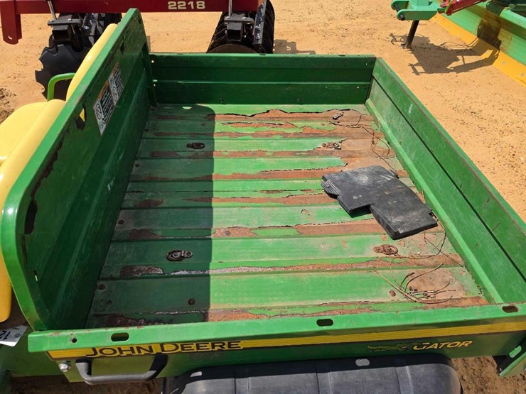 john-deere-gator-image-7