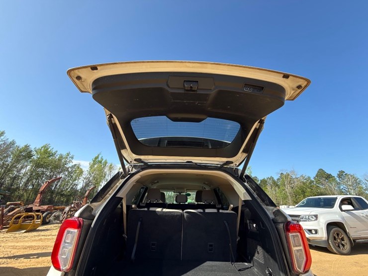 2020-ford-explorer-image-6