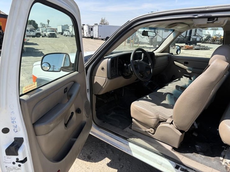 2005-chevrolet-2500-image-12