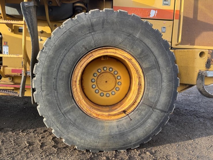 2005-deere-624j-image-21