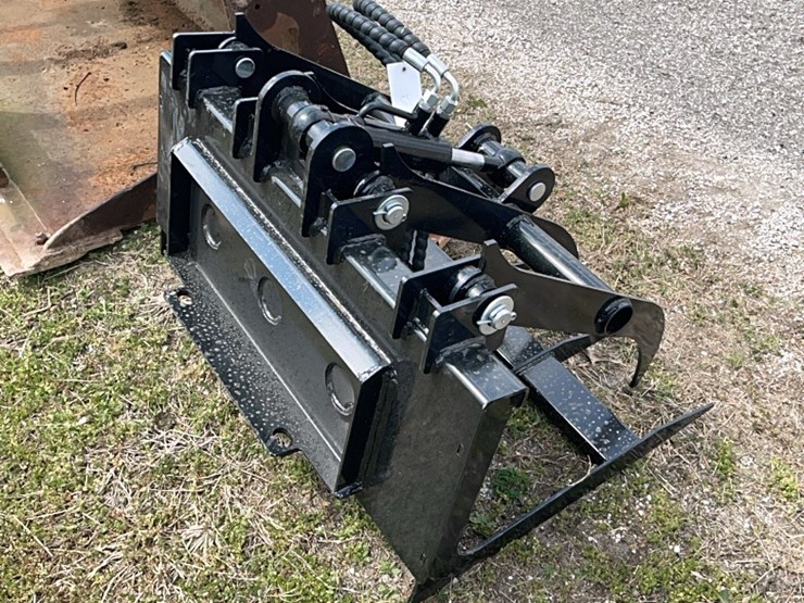 mini-skid-steer-grapple-image-2