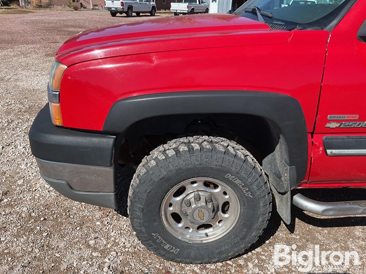 2004-chevrolet-silverado-2500-image-12