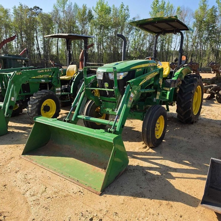 JOHN DEERE 5055E