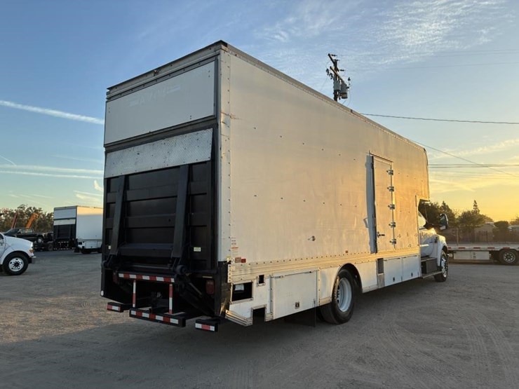 2016-ford-f650-xlt-image-3